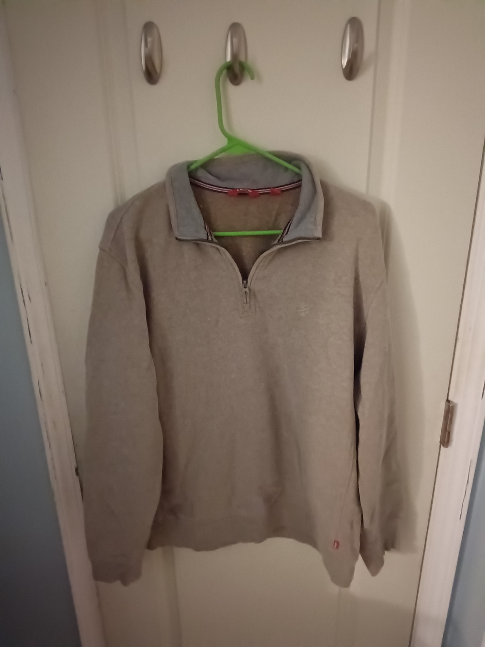 Men's Izod Quarter-Zip Sweater Pullover in Light Gray